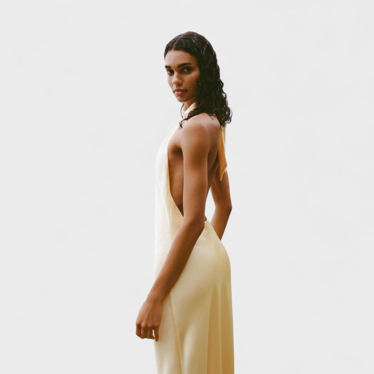 Vestido Halter Satinado feminino