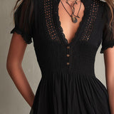 Vestido Noélia – Elegância Leve com Detalhes Rendados
