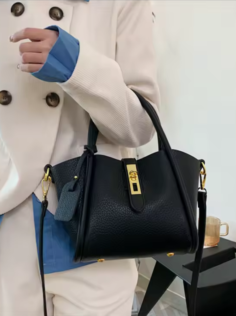 Mala em pele feminino