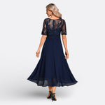 Vestido de Renda e Manga Curta