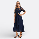 Vestido de Renda e Manga Curta