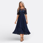 Vestido de Renda e Manga Curta