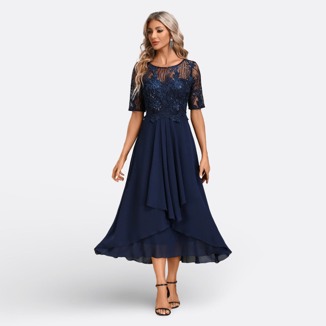 Vestido de Renda e Manga Curta