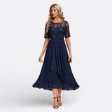 Vestido de Renda e Manga Curta