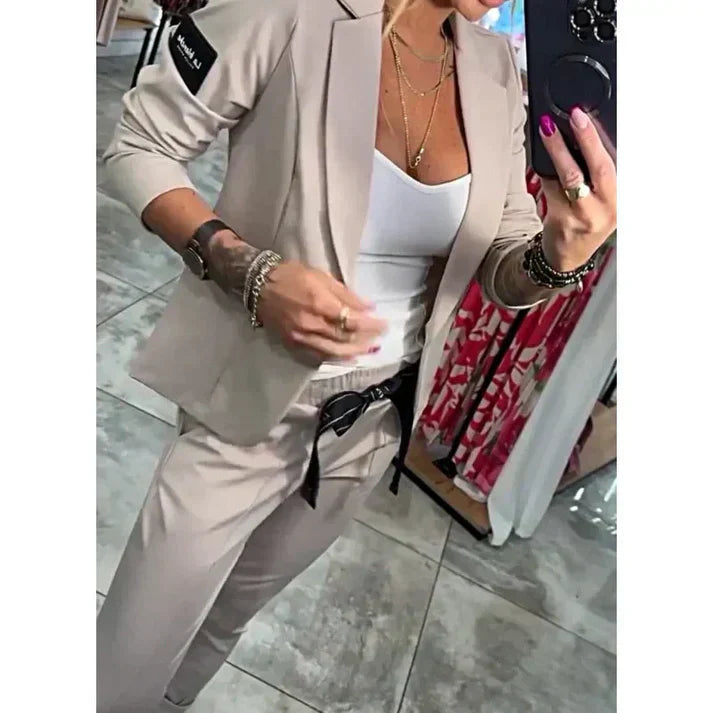 Conjunto elegante feminino