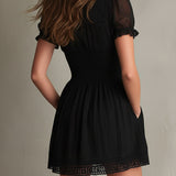 Vestido Noélia – Elegância Leve com Detalhes Rendados