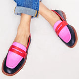Mocassins com acento colorido feminino