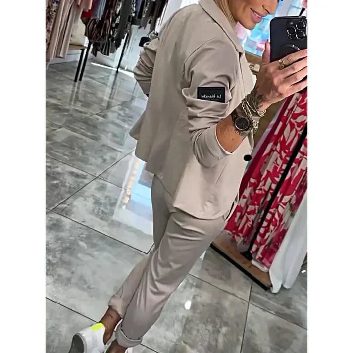 Conjunto elegante feminino