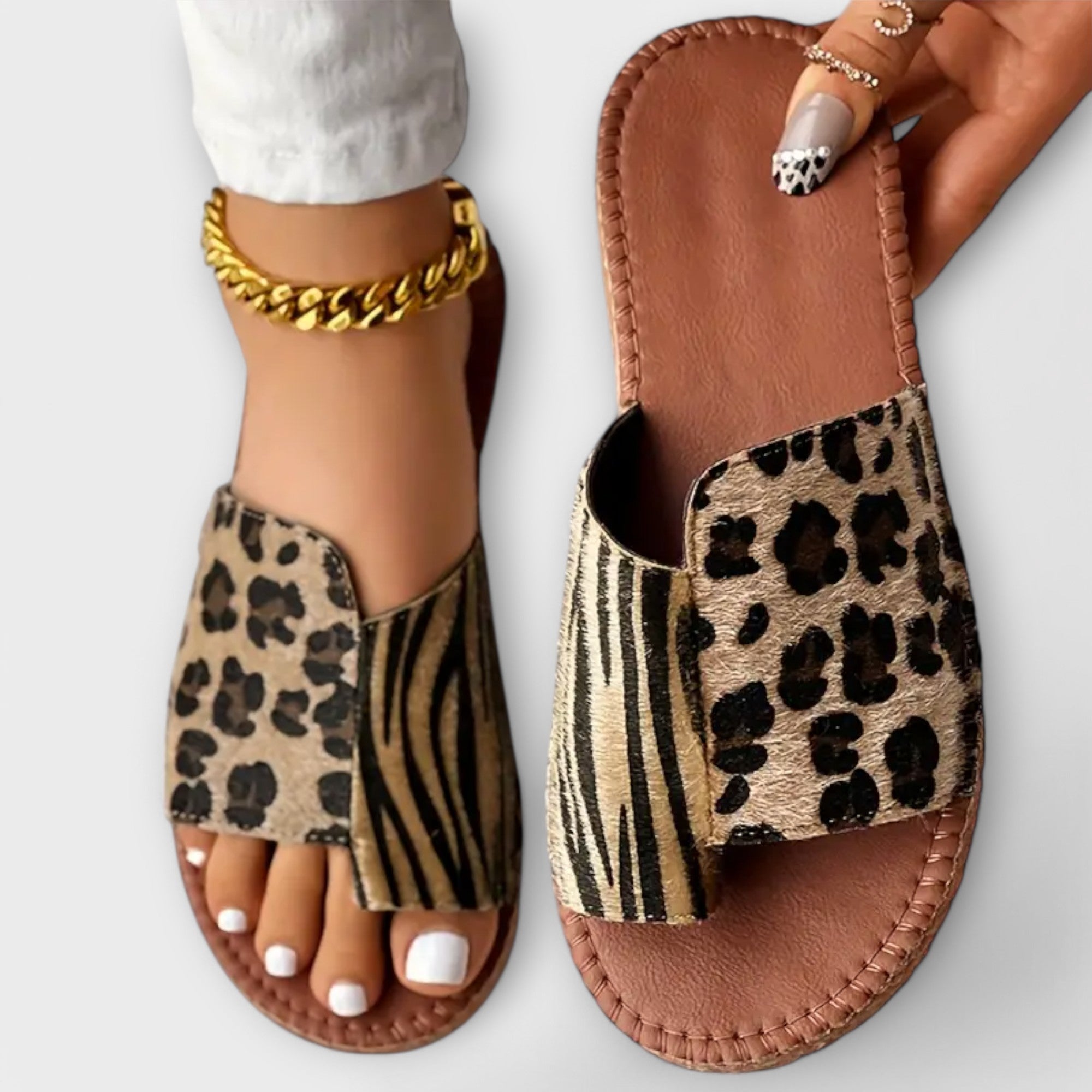 Sandálias bicolores com estampado de leopardo feminino