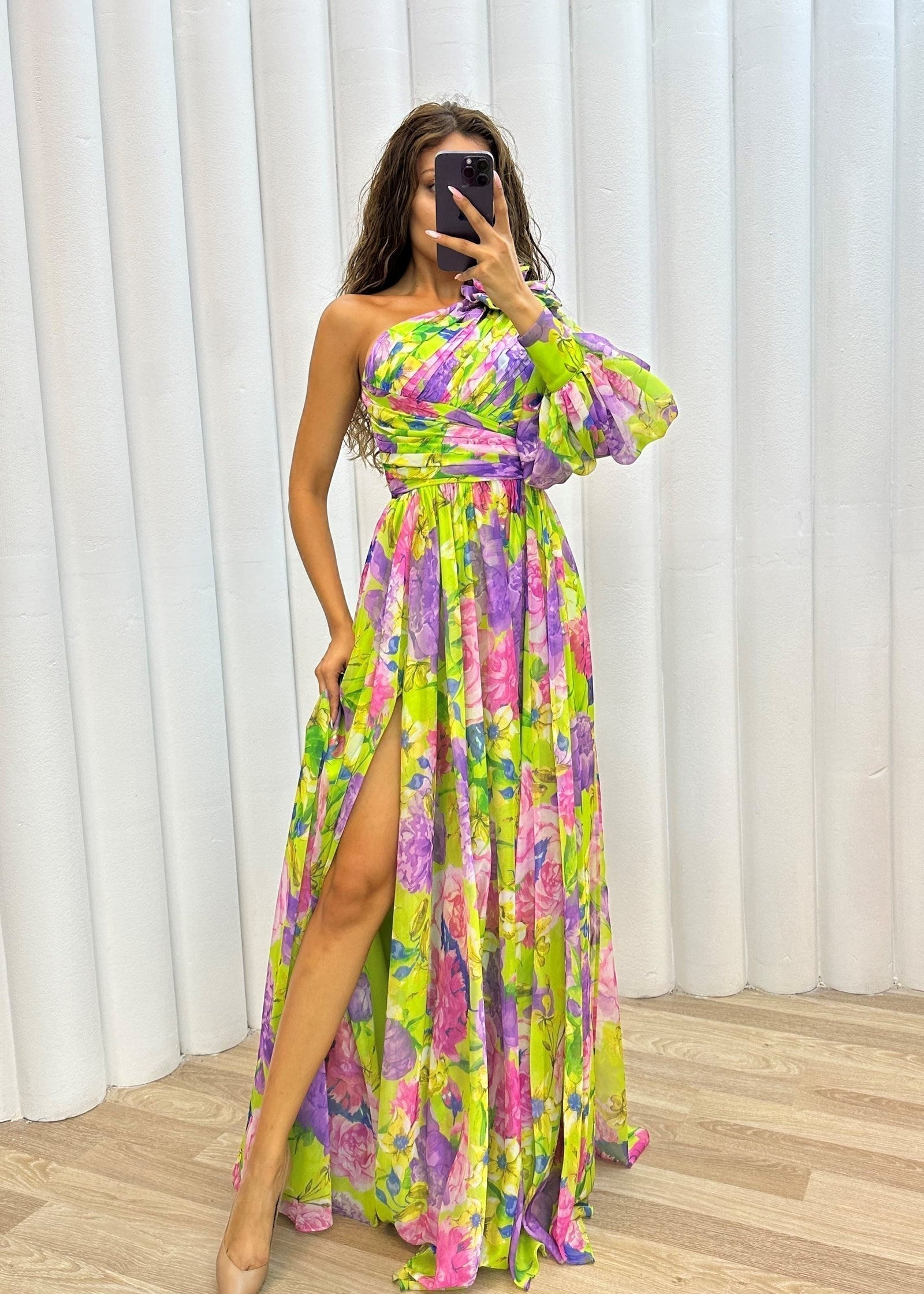 Vestido Elegante e Fluido feminino