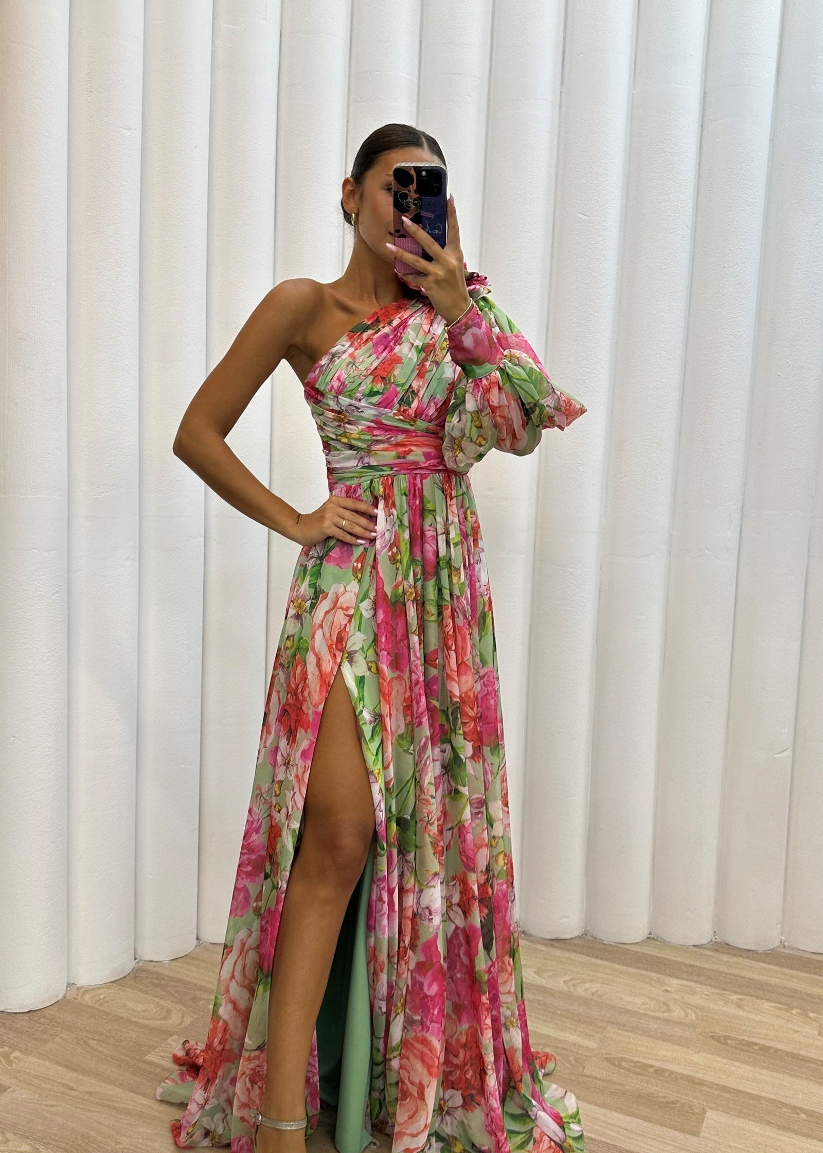 Vestido Elegante e Fluido feminino