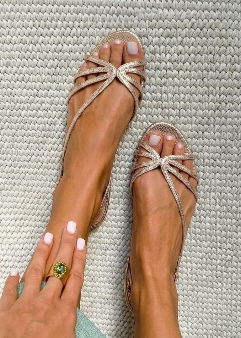 Ginevra | Sandálias Douradas Elegância de Verão