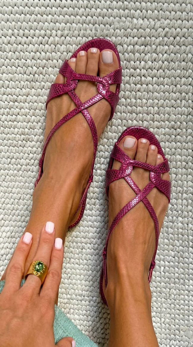 Amora – Sandálias slingback com efeito serpente