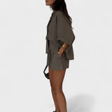 Conjunto de elegância natural feminino