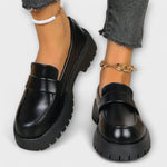 Mocassim para mulher com design ortopédico e cunha de cetim