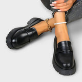 Mocassim para mulher com design ortopédico e cunha de cetim