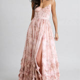 Vestido Elora com decote delicado e elegância romântica