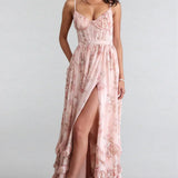 Vestido Elora com decote delicado e elegância romântica