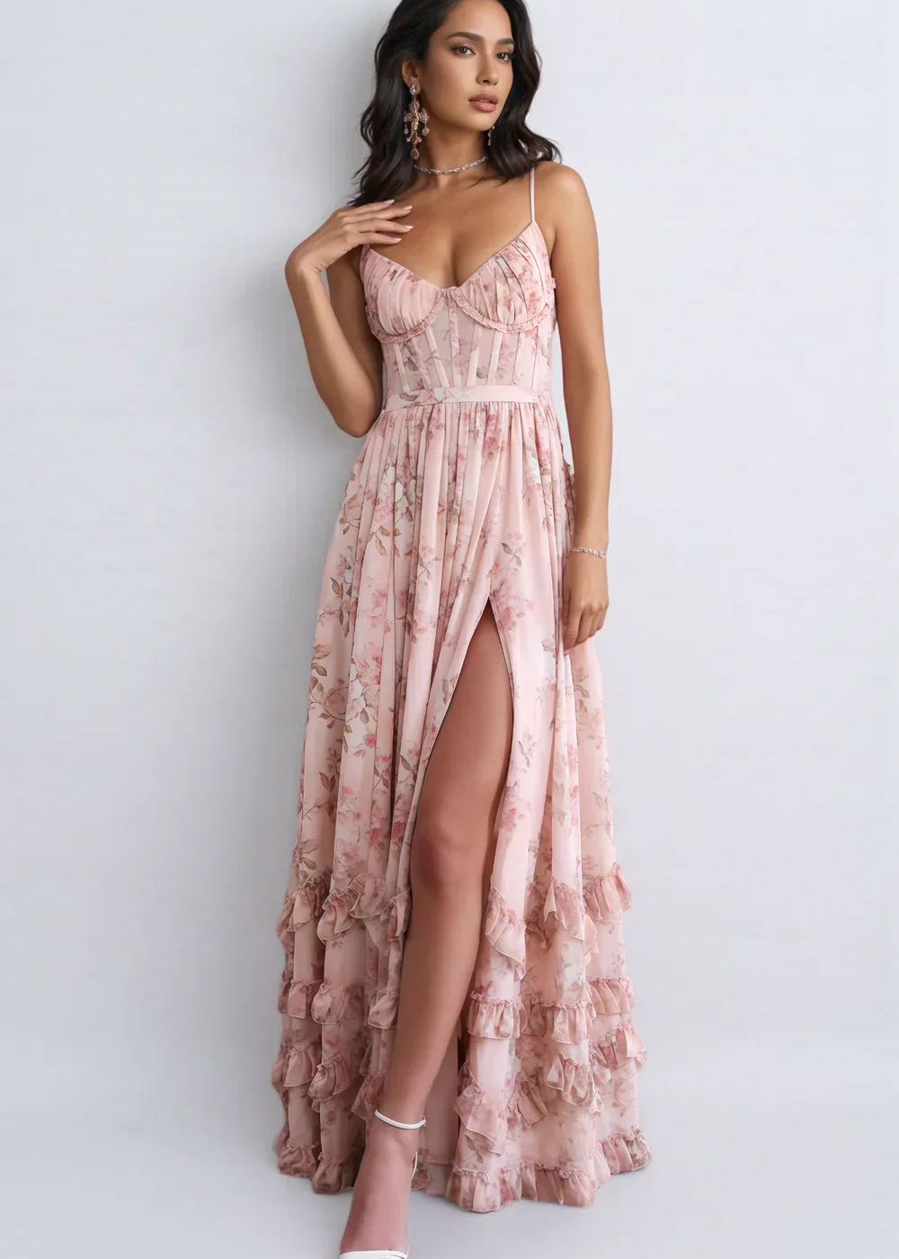 Vestido Elora com decote delicado e elegância romântica