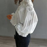 Laceva | Blusa com Renda Floral e Mangas Lanternas