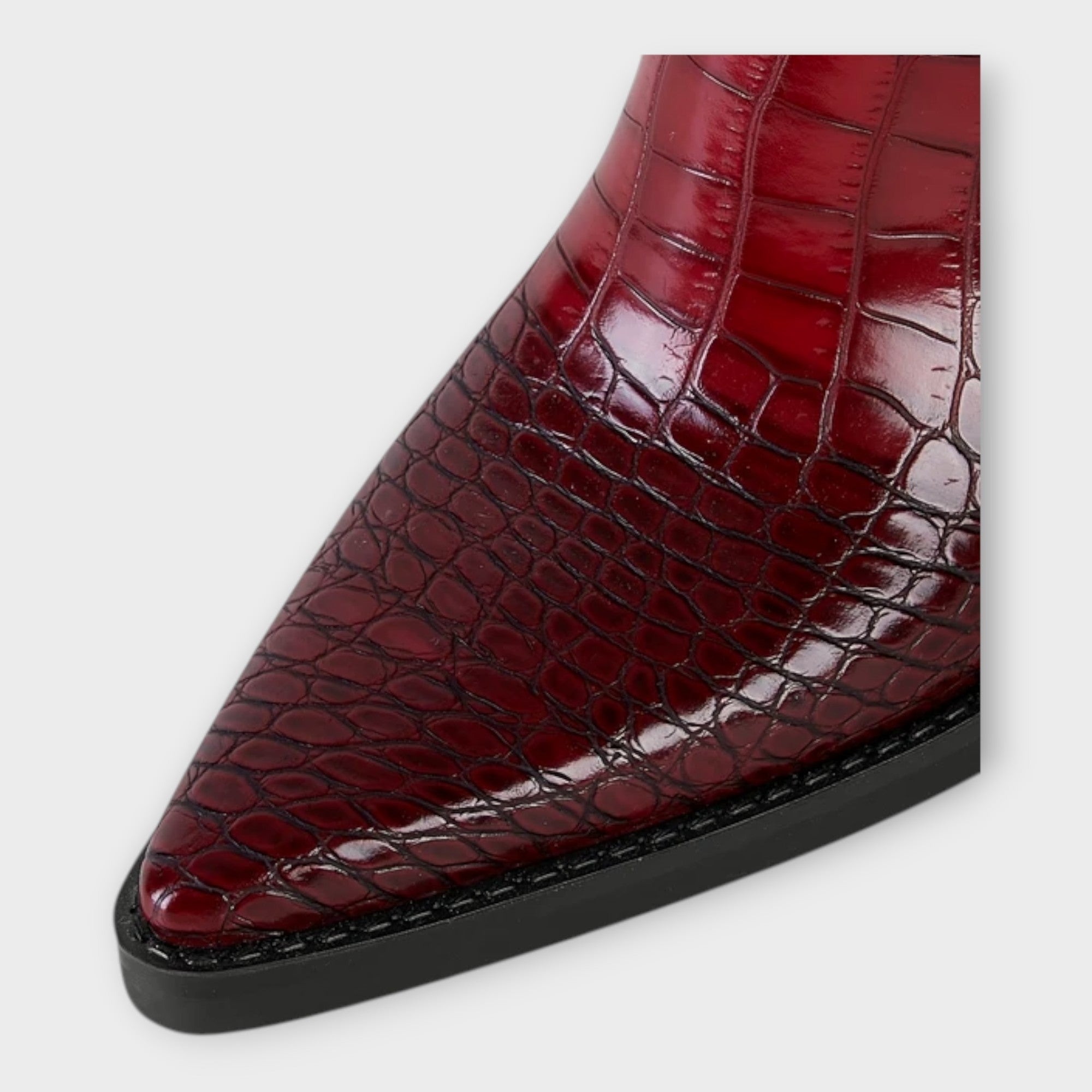 Botas com Design Croco e Salto Elegante feminino