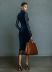 Lídia | Vestido midi em veludo com renda
