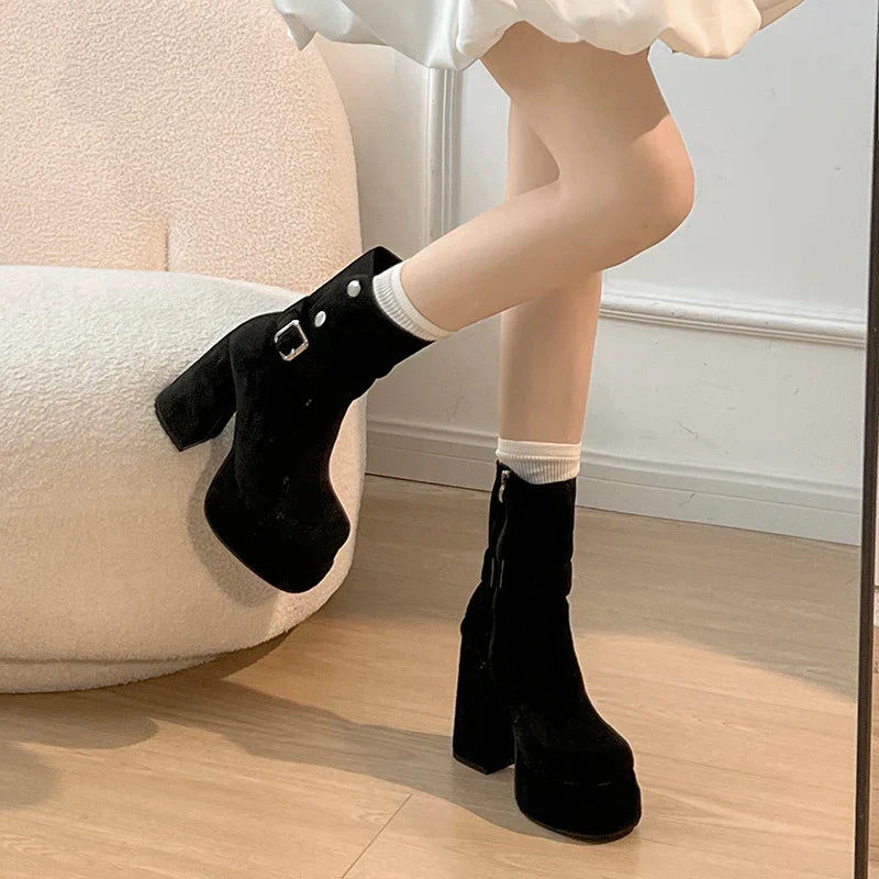 Botas de estilo urbano com personalidade e confiança feminino
