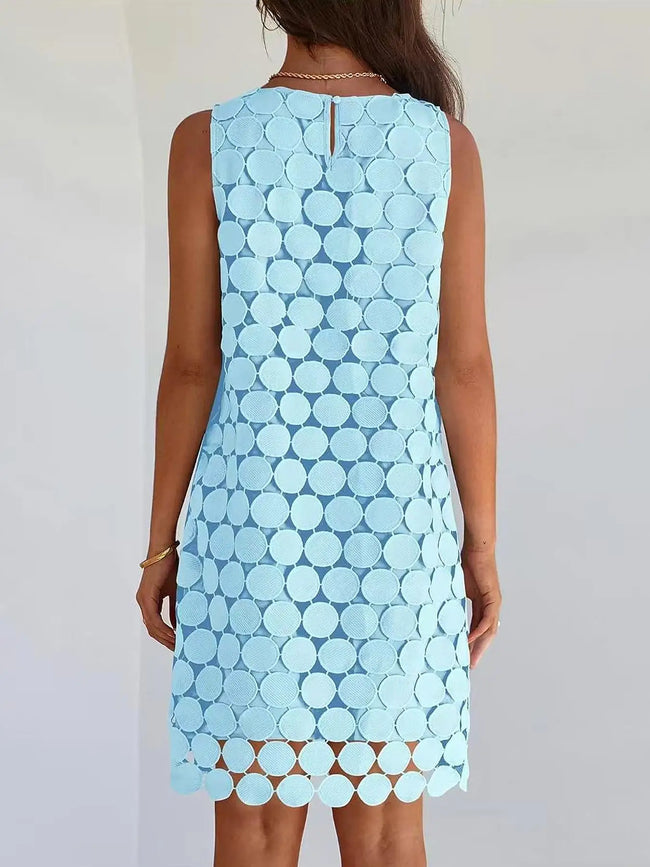 Vestido curto Celina com renda floral e elegância fresca
