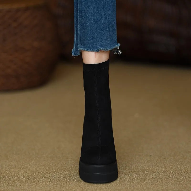 Botas com estilo moderno com o conforto da camurça feminino