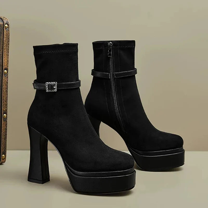 Botas de plataforma de luxo com conforto e estilo em cada passo feminino