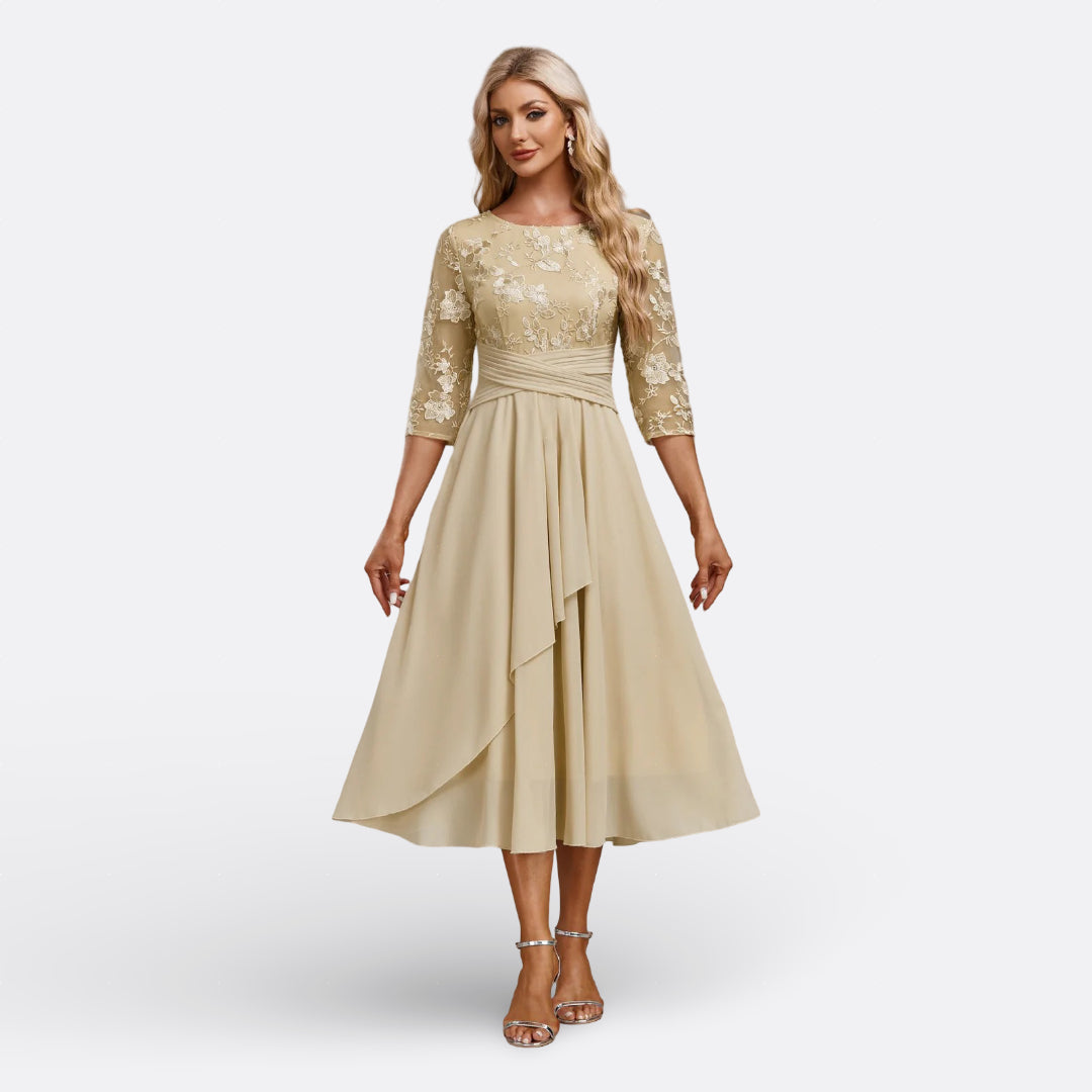 Vestido de Renda e Manga Curta