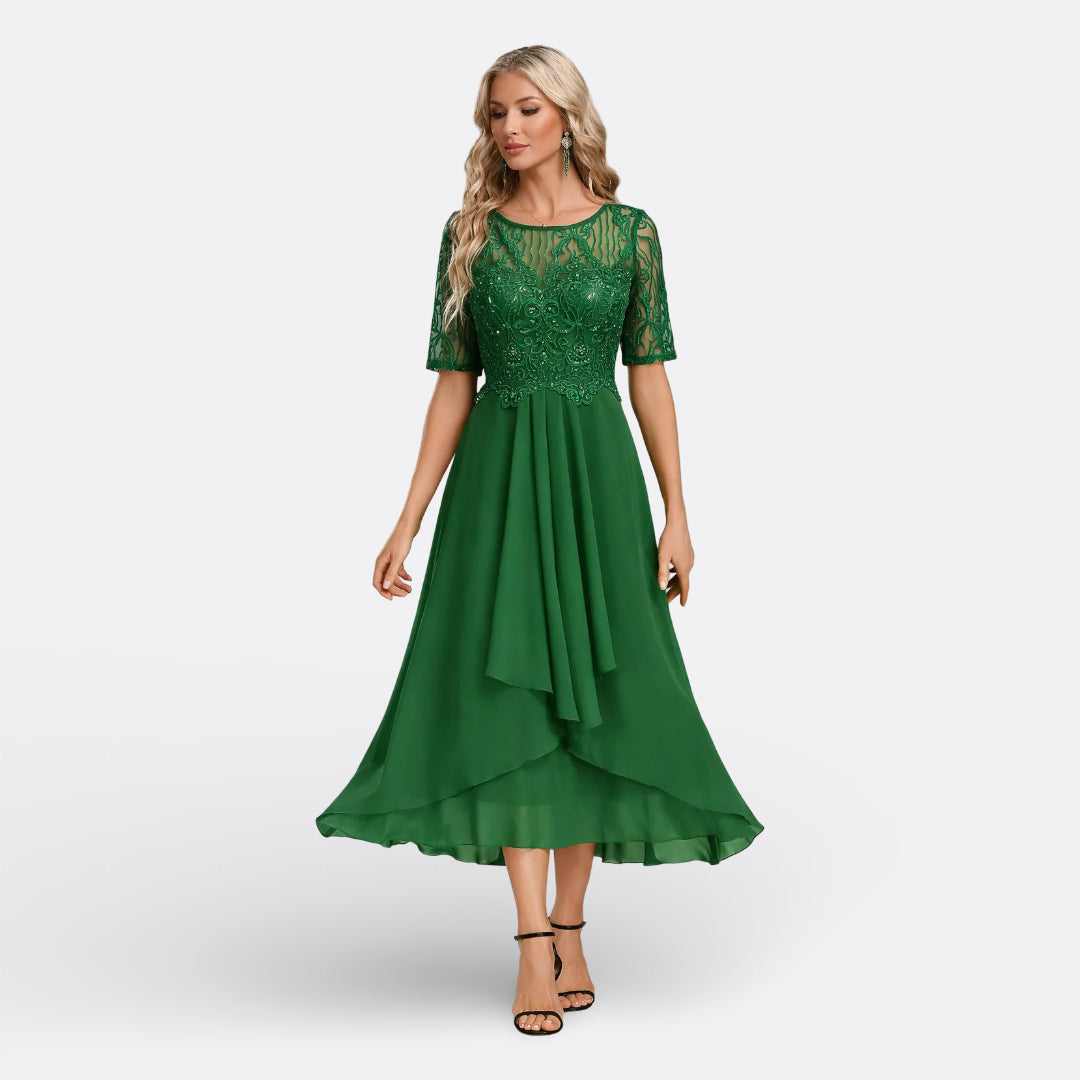 Vestido de Renda e Manga Curta