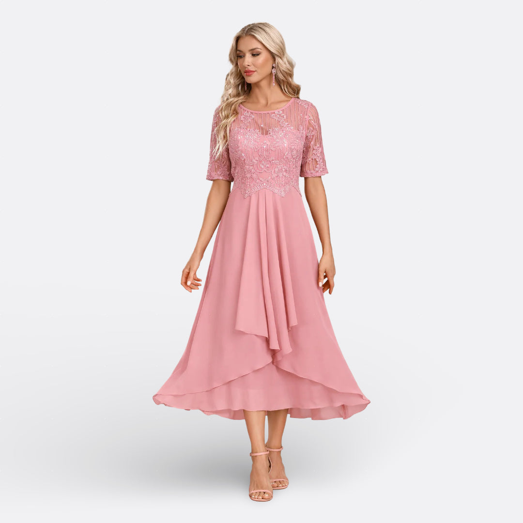 Vestido de Renda e Manga Curta