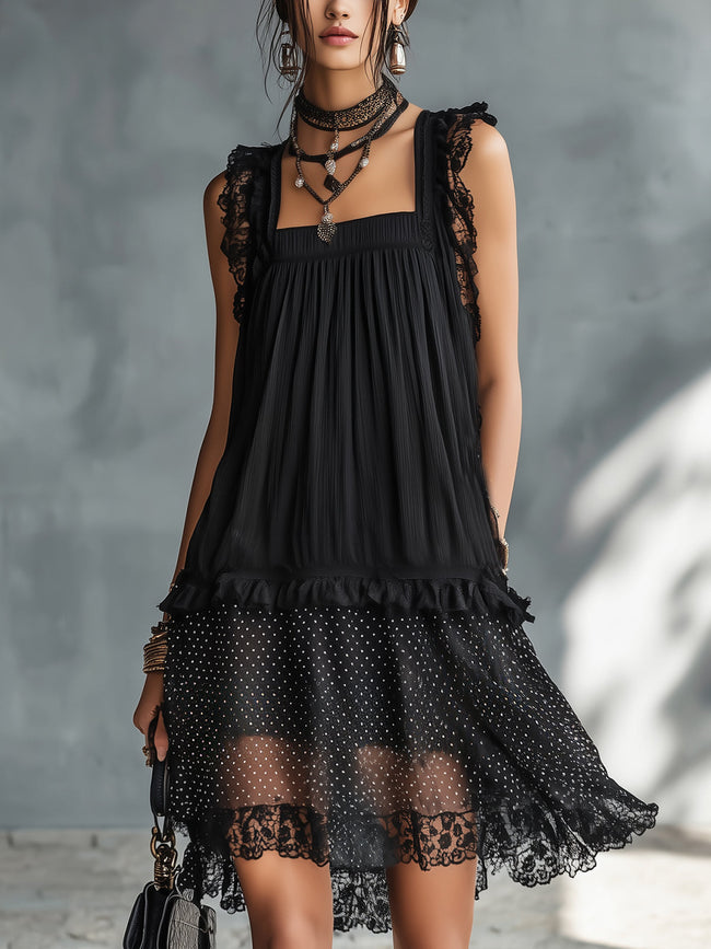 Pauline | Vestido curto preto com renda e folhos