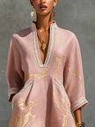 Ninon | Vestido curto rosa com bordados dourados