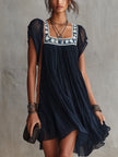 Apolline | Vestido curto azul com bordado floral