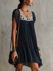 Apolline | Vestido curto azul com bordado floral