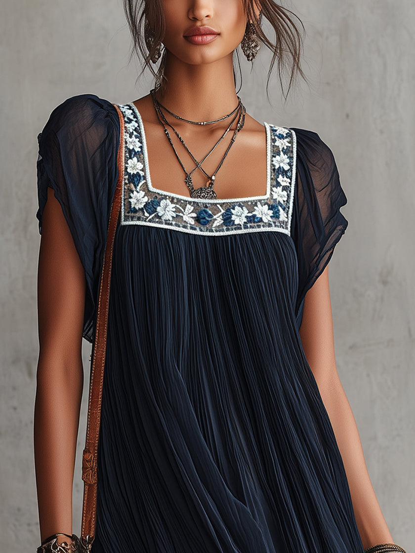 Apolline | Vestido curto azul com bordado floral