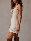 Gabrielle | Vestido curto marfim com renda vazada