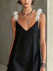 Noémie | Vestido curto preto com alças florais