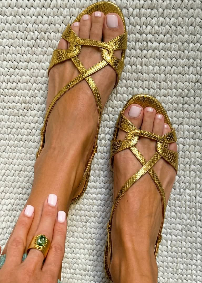 Amora – Sandálias slingback com efeito serpente