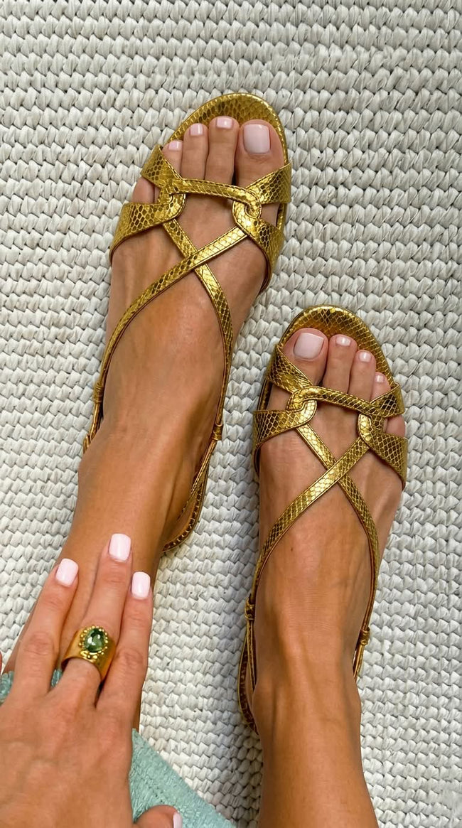 Amora – Sandálias slingback com efeito serpente
