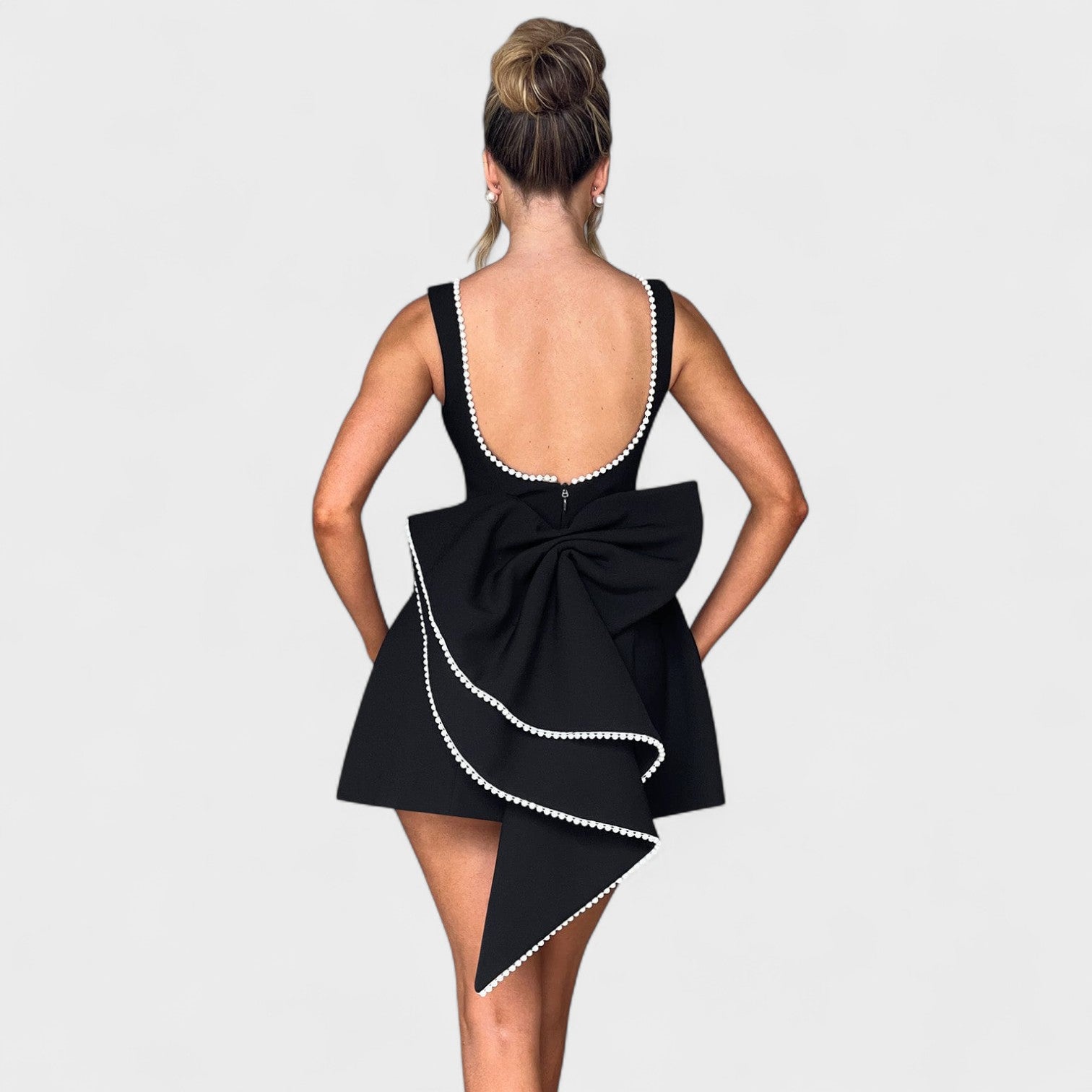 Mini vestido com pérolas feminino
