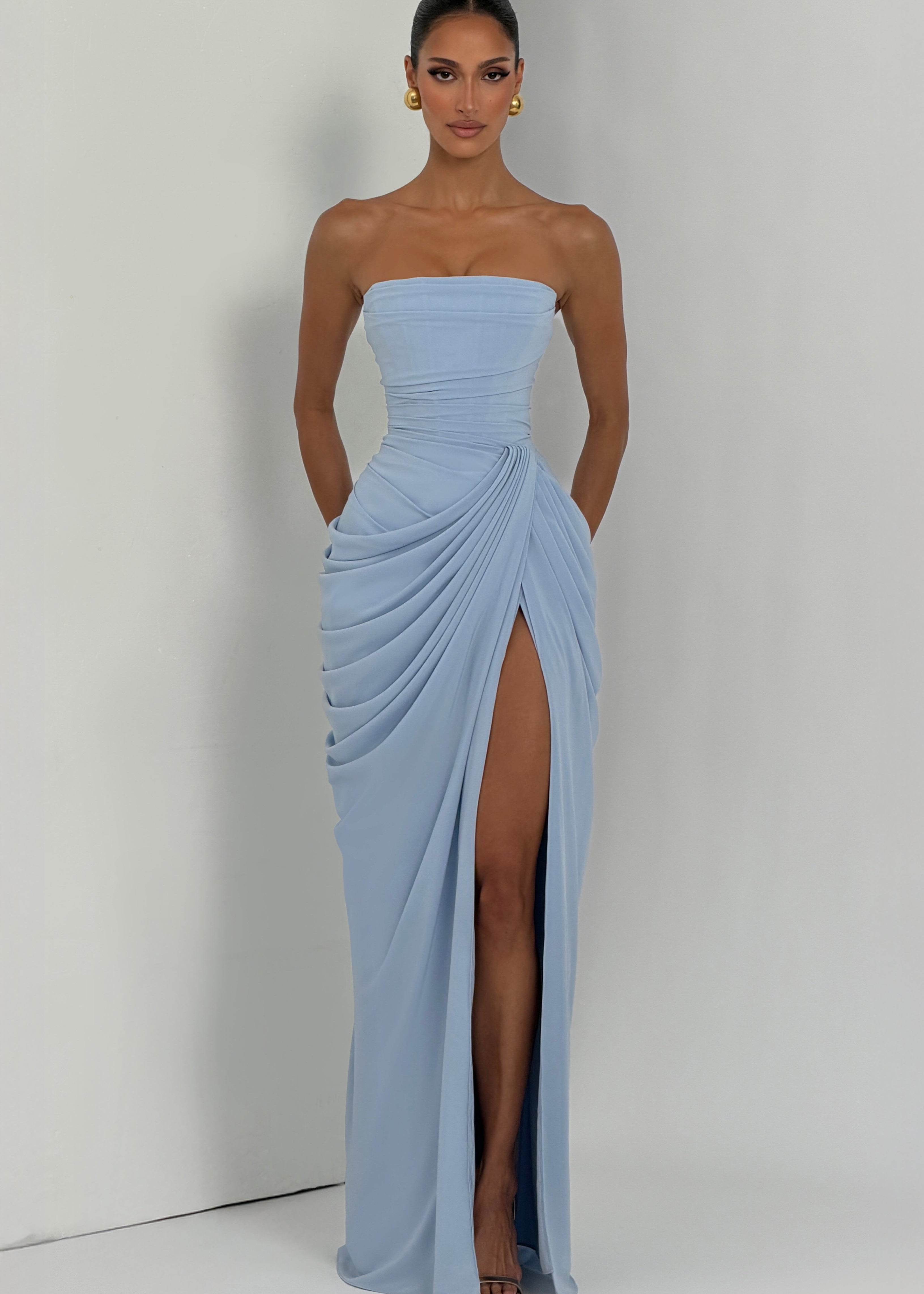 Lola - Elegância escultural que eleva a figura