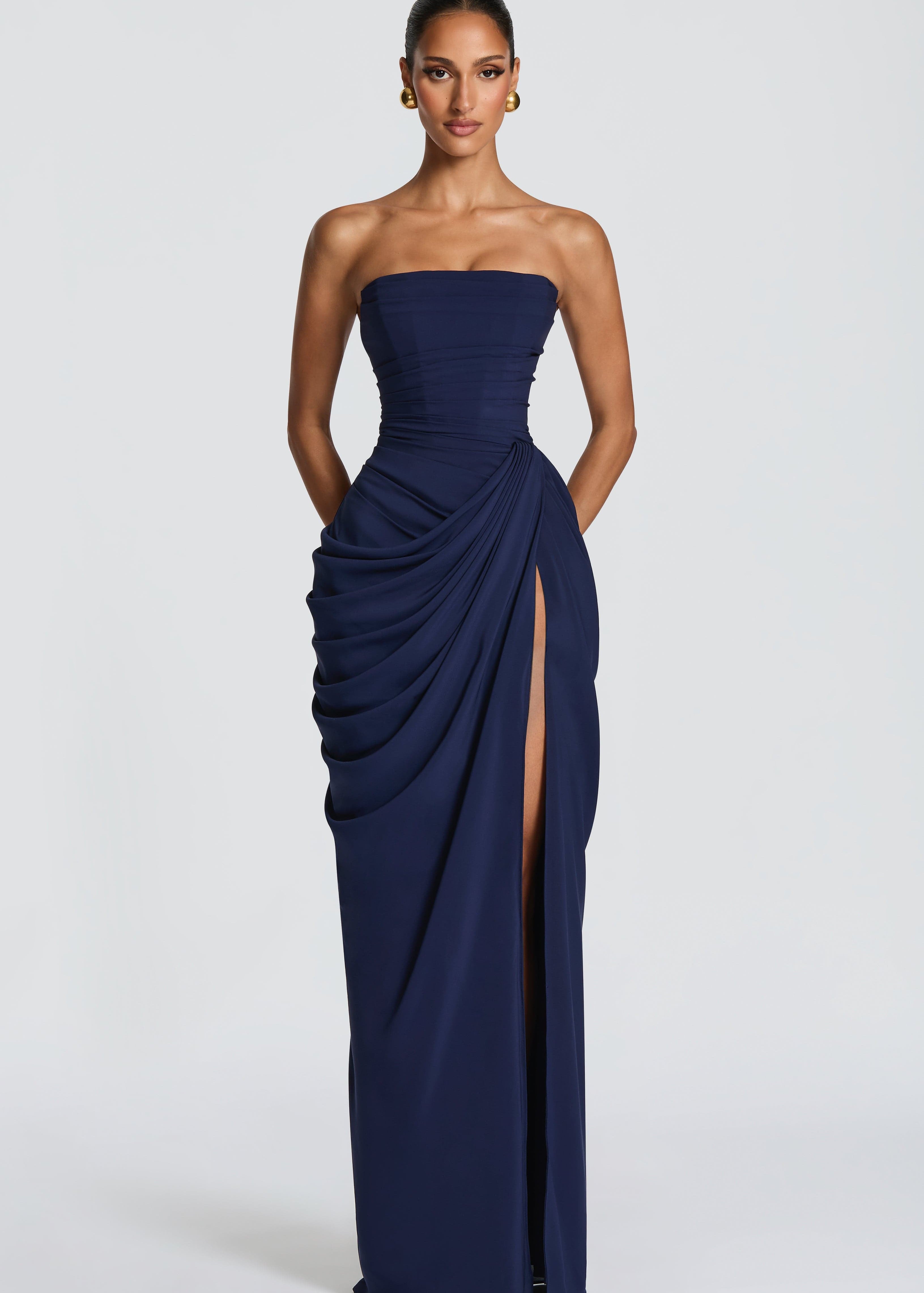 Lola - Elegância escultural que eleva a figura
