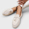 Mocassins Femininos Beiges com Cordão Decorativo feminino