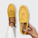 Mocassins Femininos Beiges com Cordão Decorativo feminino