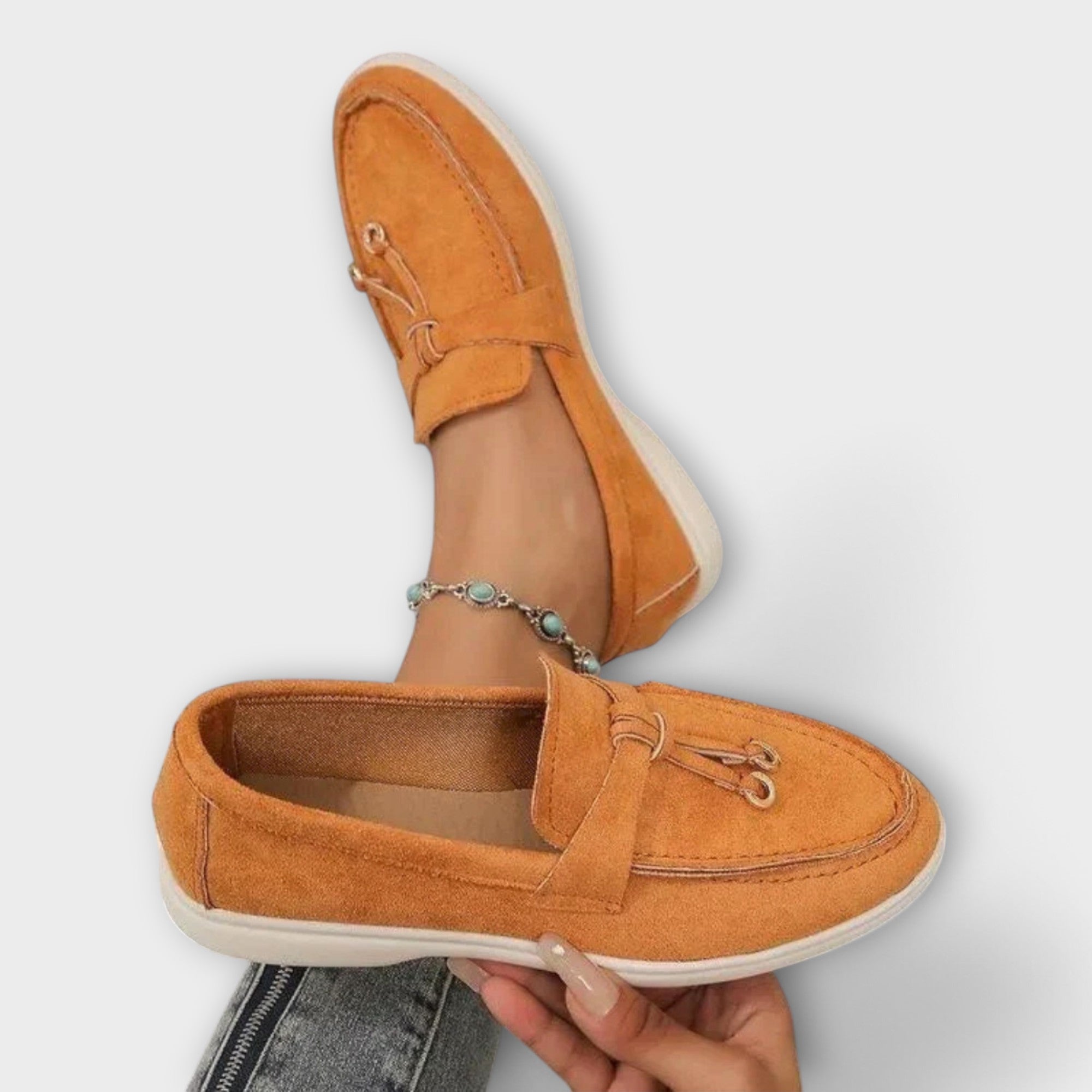 Mocassins Femininos Beiges com Cordão Decorativo feminino
