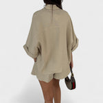 Conjunto de elegância natural feminino
