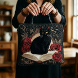 Bolsa artesanal acolchoada - Gato preto sobre livros